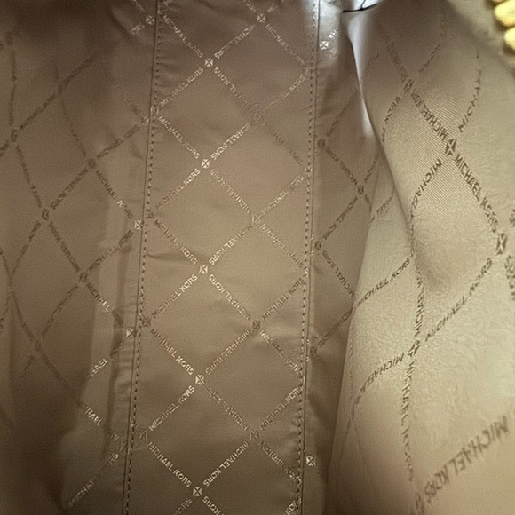 Michael Kors Merlot Patterned Satchel w/Umbrella - Picture 8 of 10